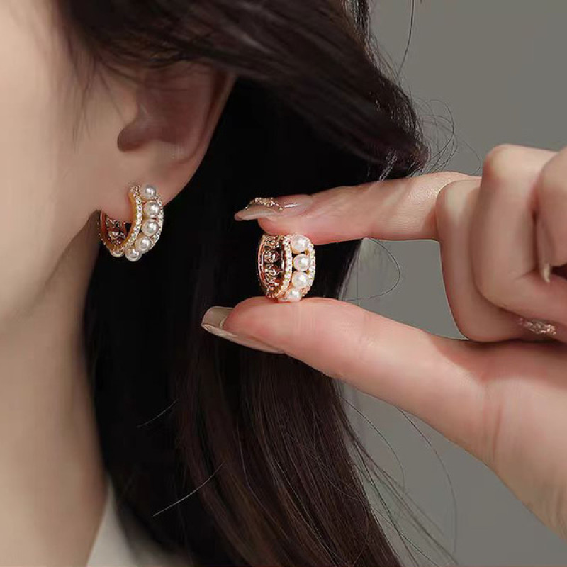 Fashionable Zircon pearl earrings