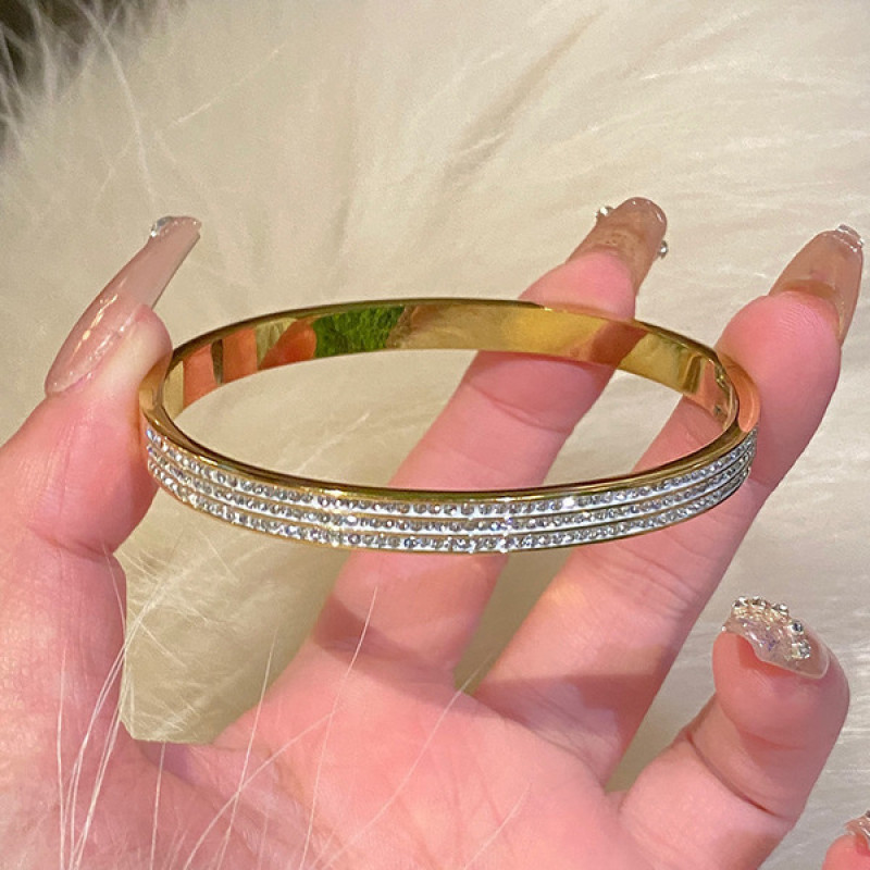 Luxury korean bracelet  (কালার গ্যারান্টি)
